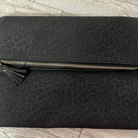 SHIRALEAH of CHICAGO VEGAN black leopard print clutch - Picture 3 of 13